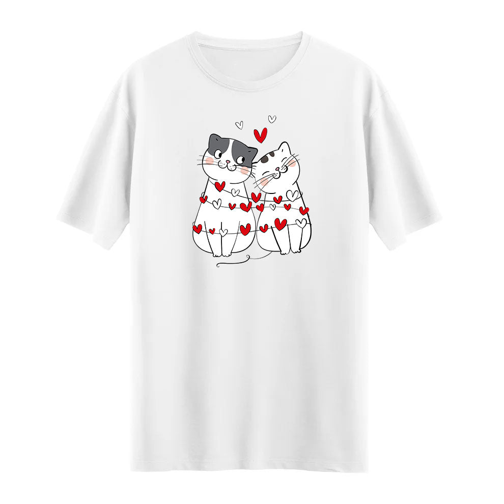 Sevimli Kedi Çifti Desenli T-shirt – Aşk Dolu ve Eğlenceli Tasarım