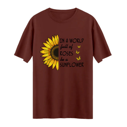 In a World Full of Roses Be a Sunflower T-shirt – İlham Verici ve Şık Tasarım