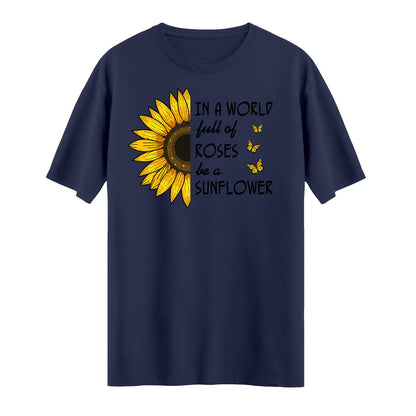 In a World Full of Roses Be a Sunflower T-shirt – İlham Verici ve Şık Tasarım