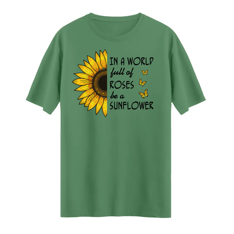 In a World Full of Roses Be a Sunflower T-shirt – İlham Verici ve Şık Tasarım